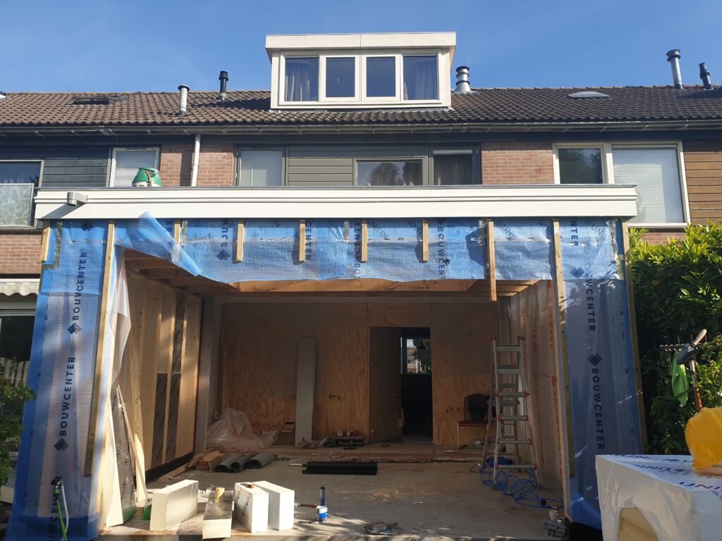 Uitbouw in progress